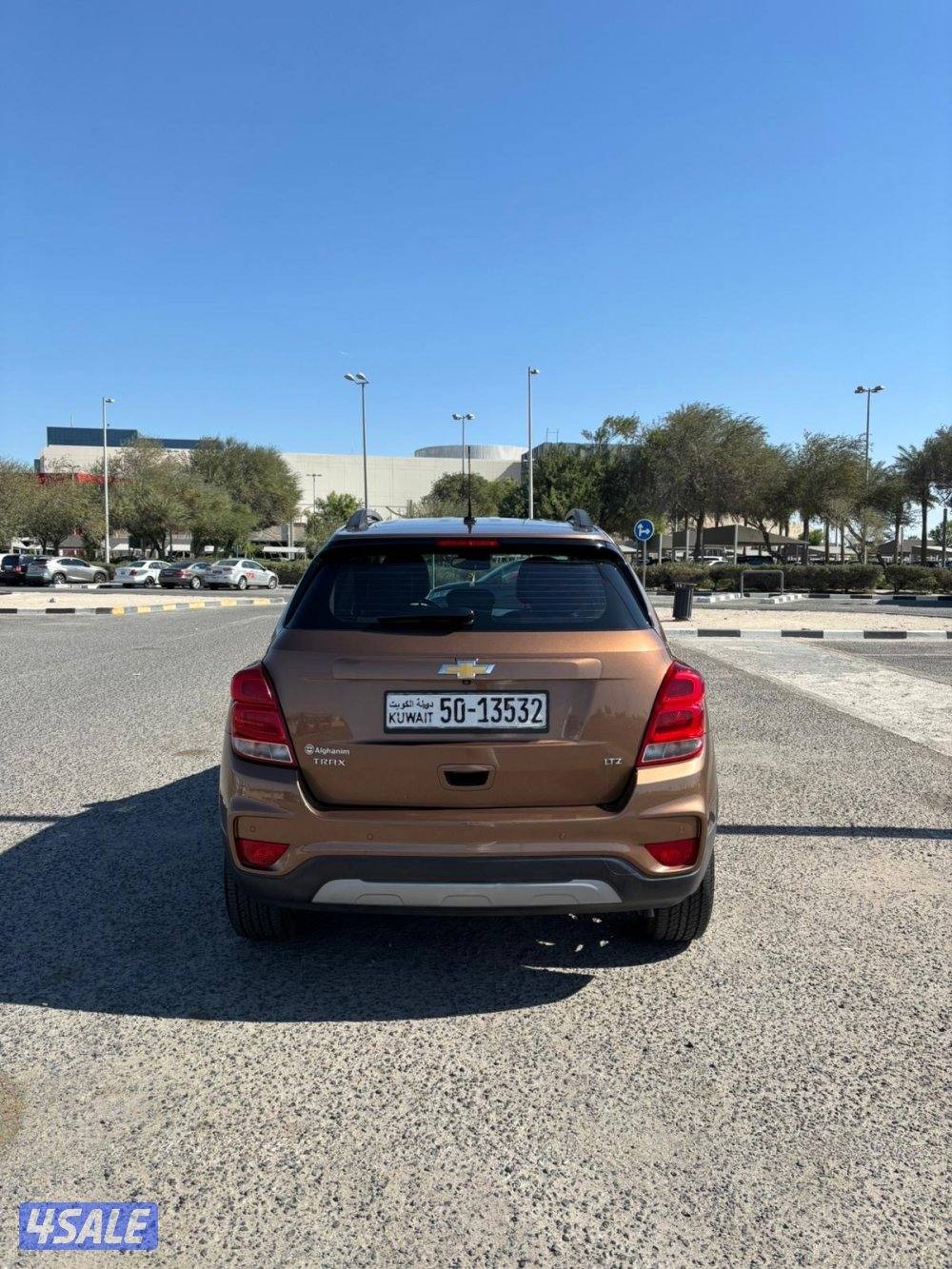 سيارة بحالة الوكالة نظيفة جداً ماشيه 40 الف استعمال يومي3