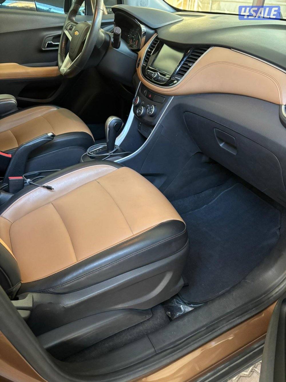 سيارة بحالة الوكالة نظيفة جداً ماشيه 40 الف استعمال يومي7