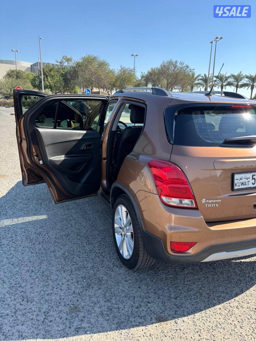 سيارة بحالة الوكالة نظيفة جداً ماشيه 40 الف استعمال يومي8