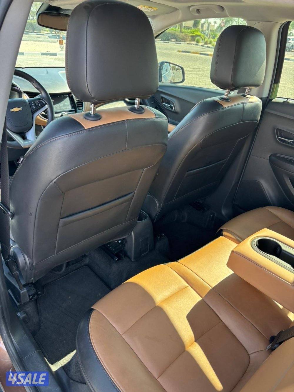 سيارة بحالة الوكالة نظيفة جداً ماشيه 40 الف استعمال يومي10