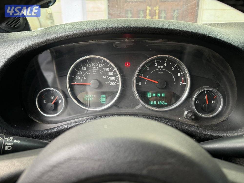 للبيع جيب رانجلر سبورت موديل ٢٠١٤3