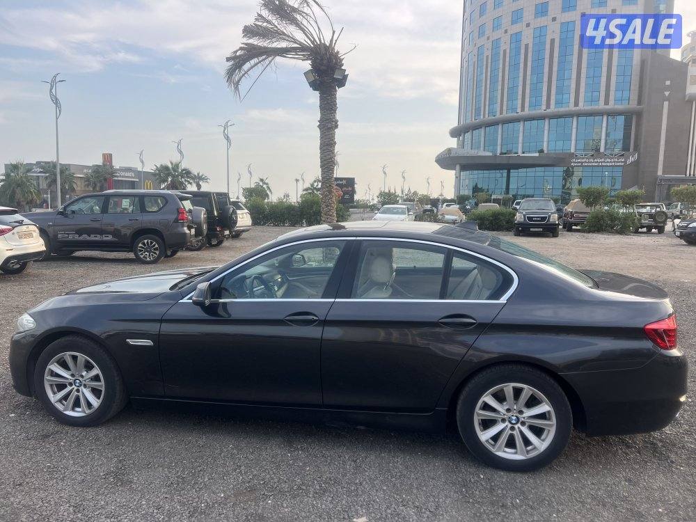 بي ام دبليو 520 اسود 2015 ماشي 200 الف بحاله ممتازه فحص بالكامل0