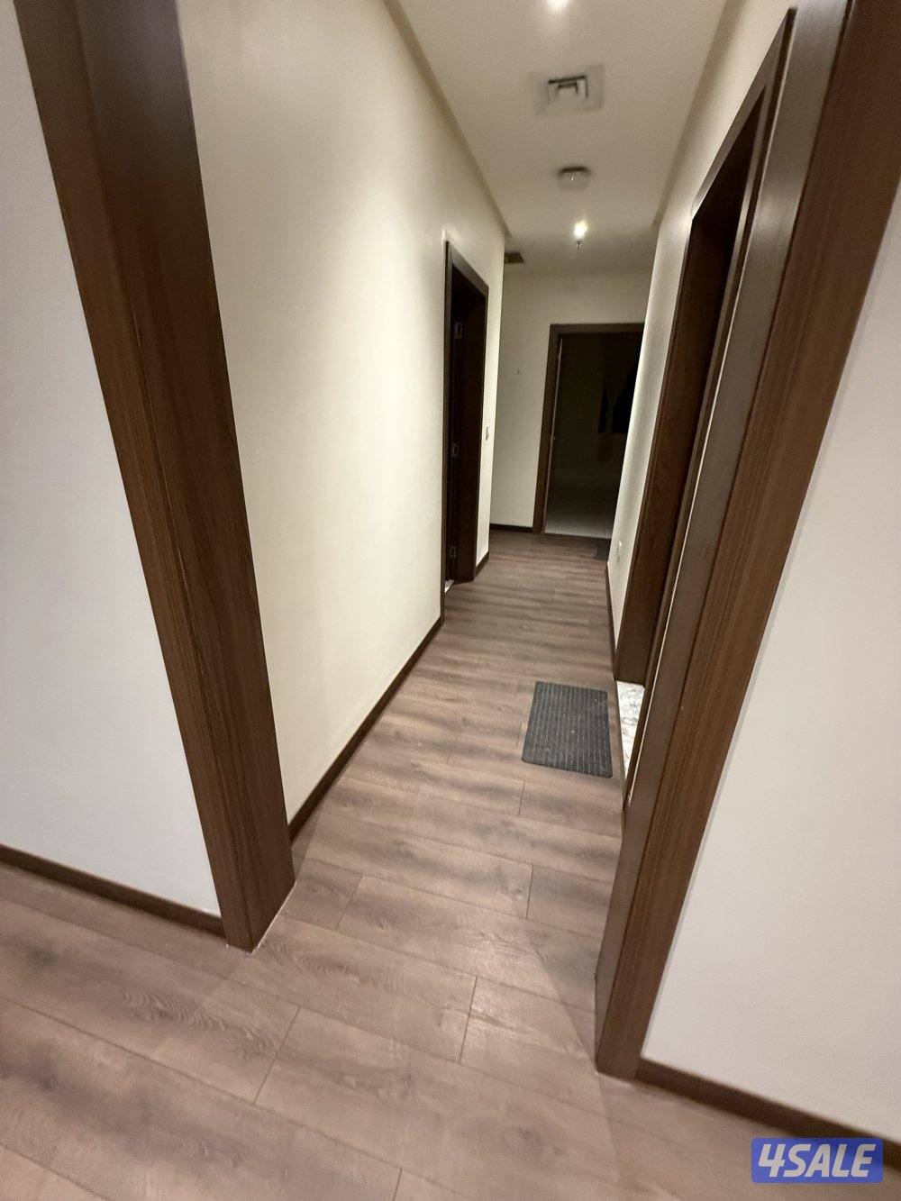 شقه 3غرف وصاله وحمامين ومطبخ بها غرفه ماستر3