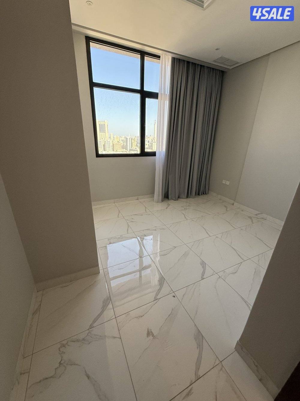 شقه 3غرف وصاله وحمامين ومطبخ بها غرفه ماستر4