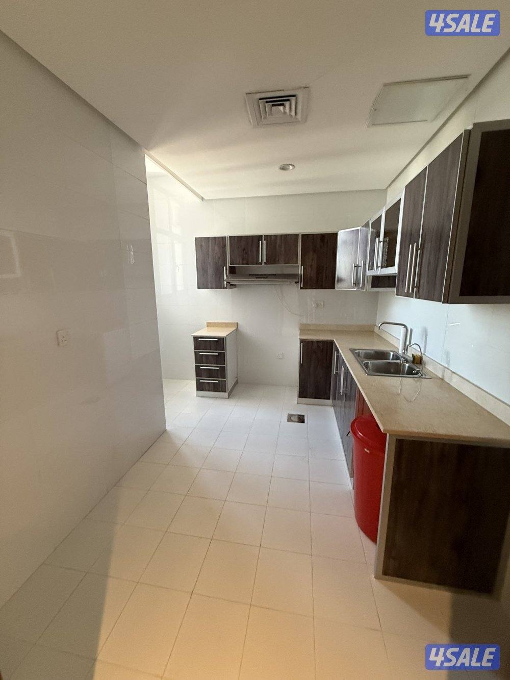 شقه 3غرف وصاله وحمامين ومطبخ بها غرفه ماستر7