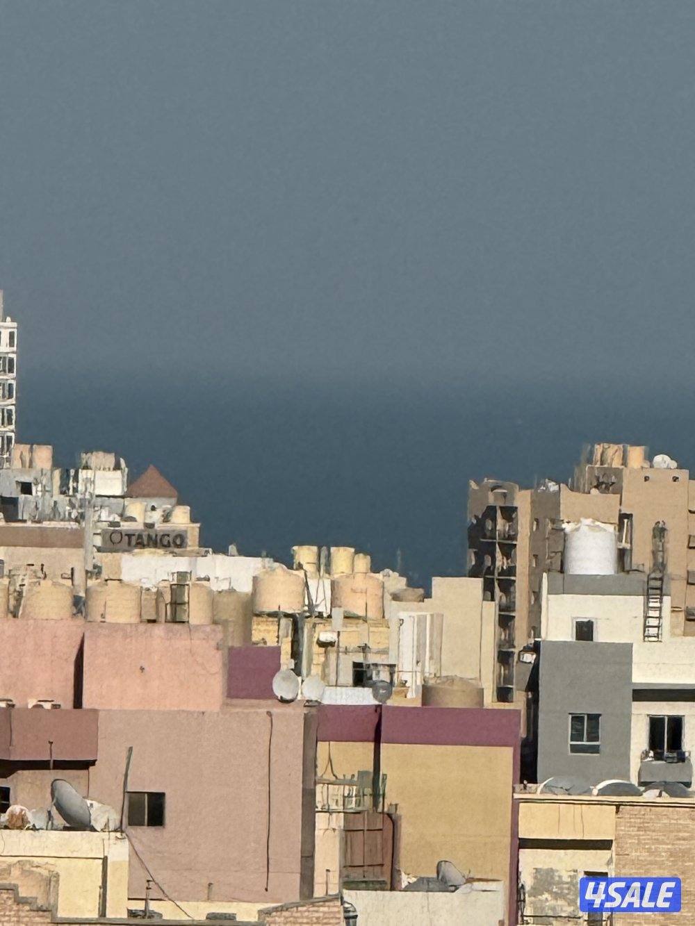 شقه 3غرف وصاله وحمامين ومطبخ بها غرفه ماستر8