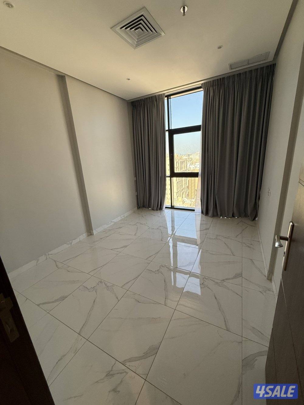 شقه 3غرف وصاله وحمامين ومطبخ بها غرفه ماستر12