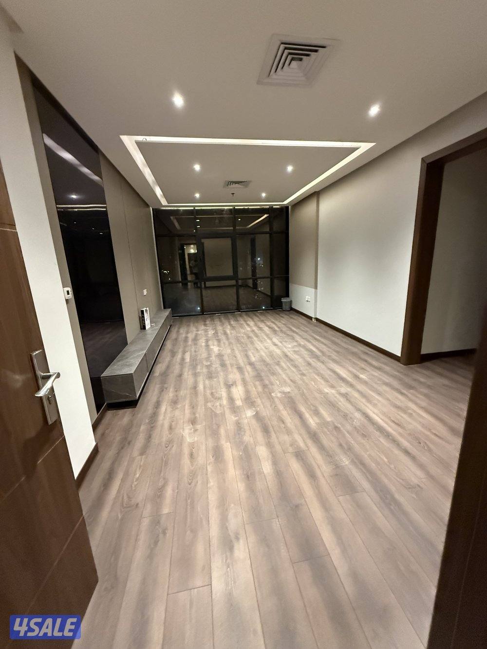 شقه 3غرف وصاله وحمامين ومطبخ بها غرفه ماستر13