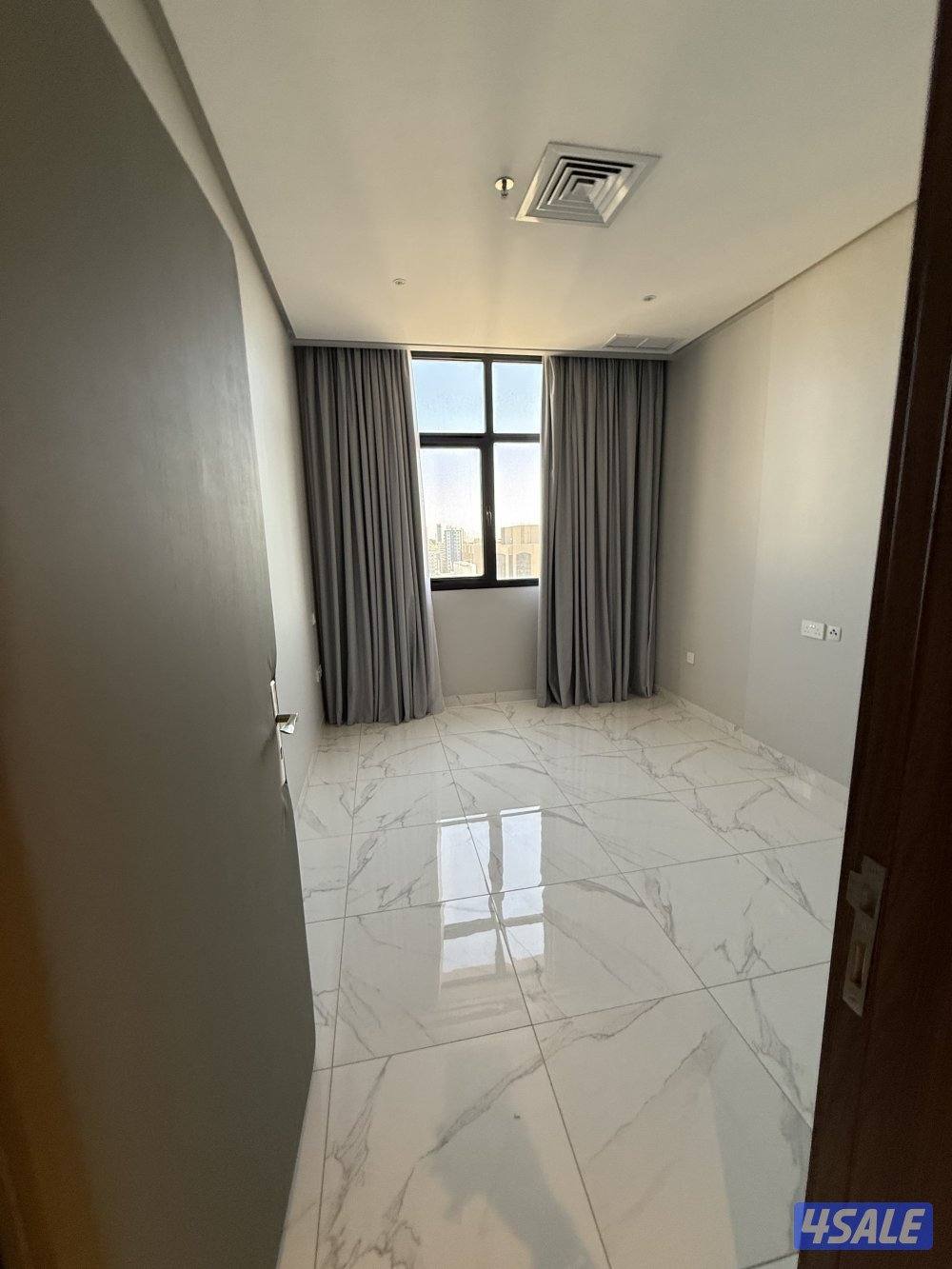 شقه 3غرف وصاله وحمامين ومطبخ بها غرفه ماستر15