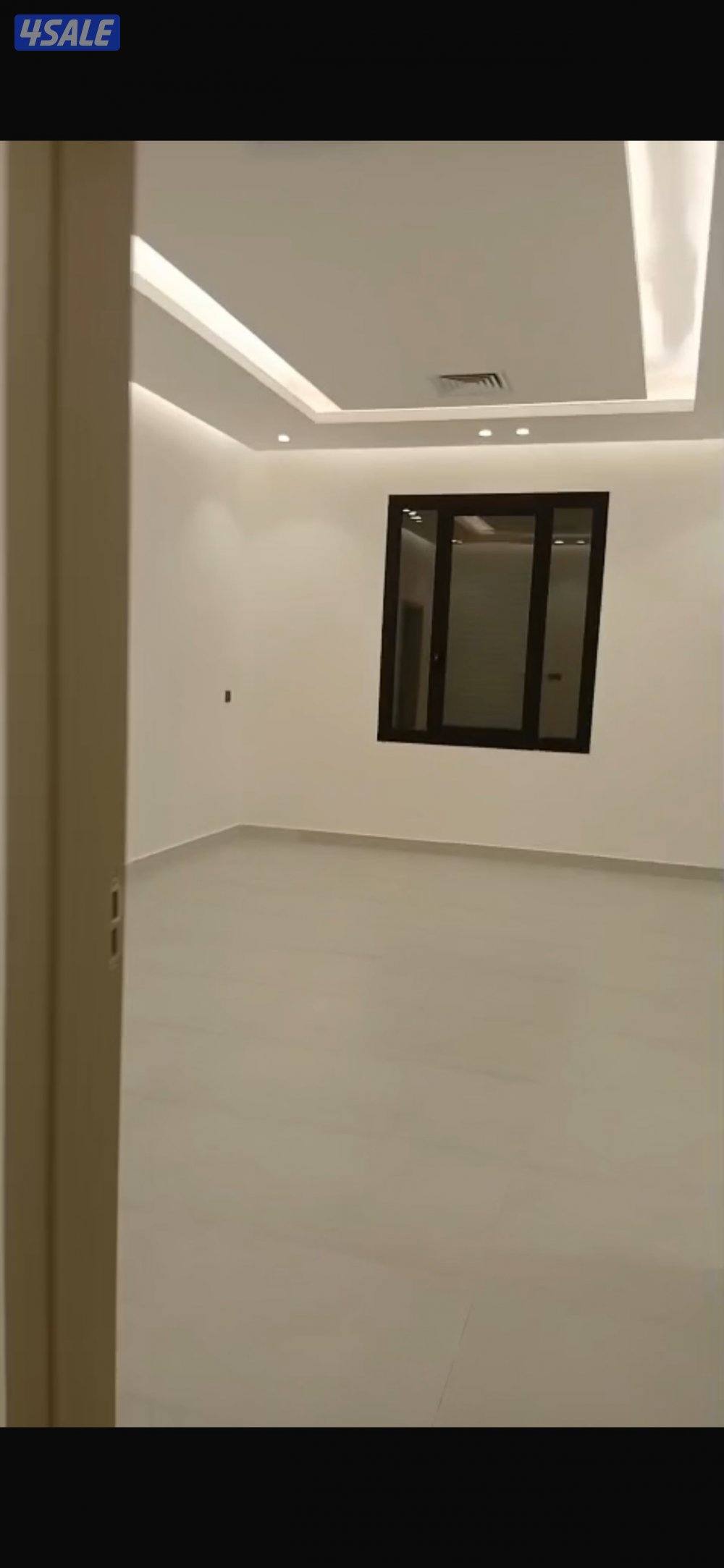 شقه كبيره وجديده للايجار بغرب عبد الله المبارك قريب من الخدمات0