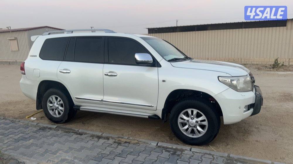 للبيع لاندكروزر ٢٠١١ شرط الفحص صبغ وكاله معاد مدقر قدام يمين ماشي ٣٨٩0