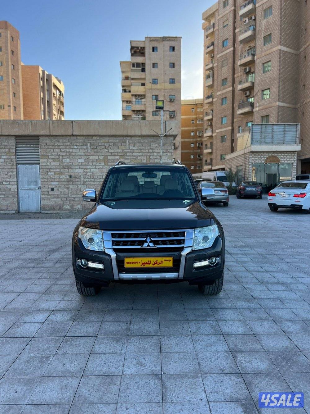 باجيرو 2015 ماشي 150 الف بحالة الوكاله صبغ الوكاله شرط الفحص1