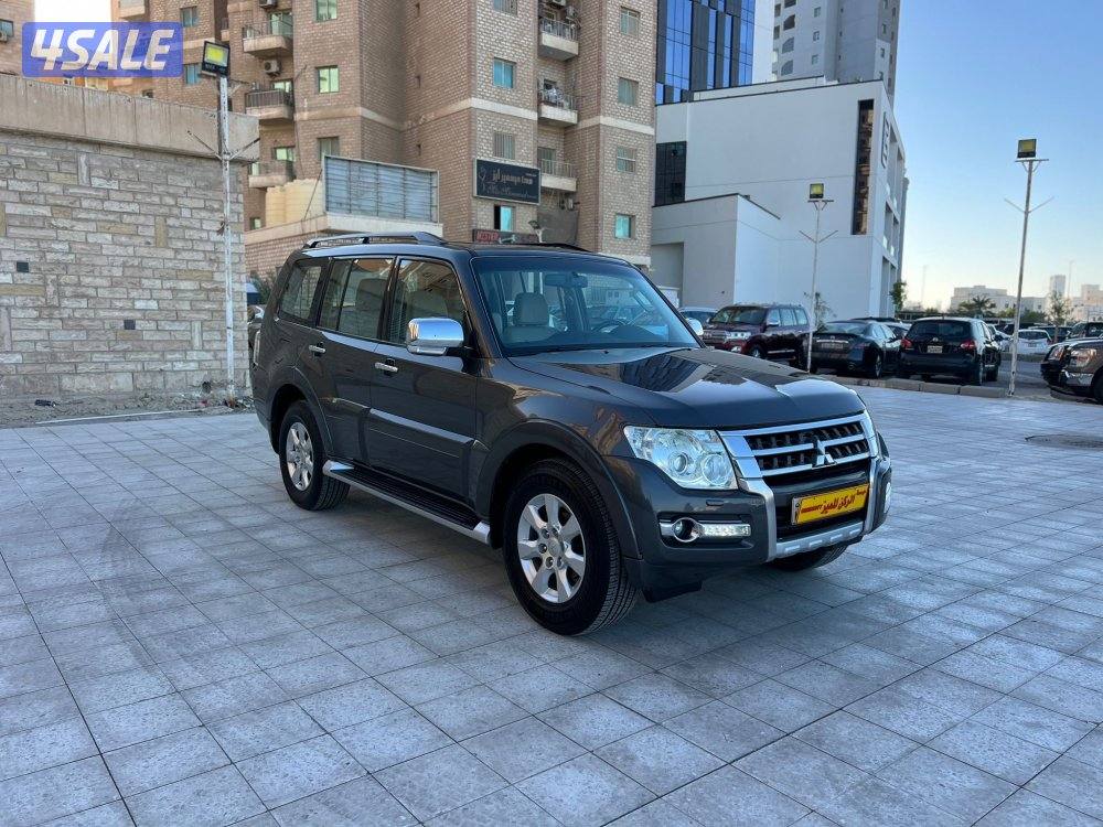 باجيرو 2015 ماشي 150 الف بحالة الوكاله صبغ الوكاله شرط الفحص2