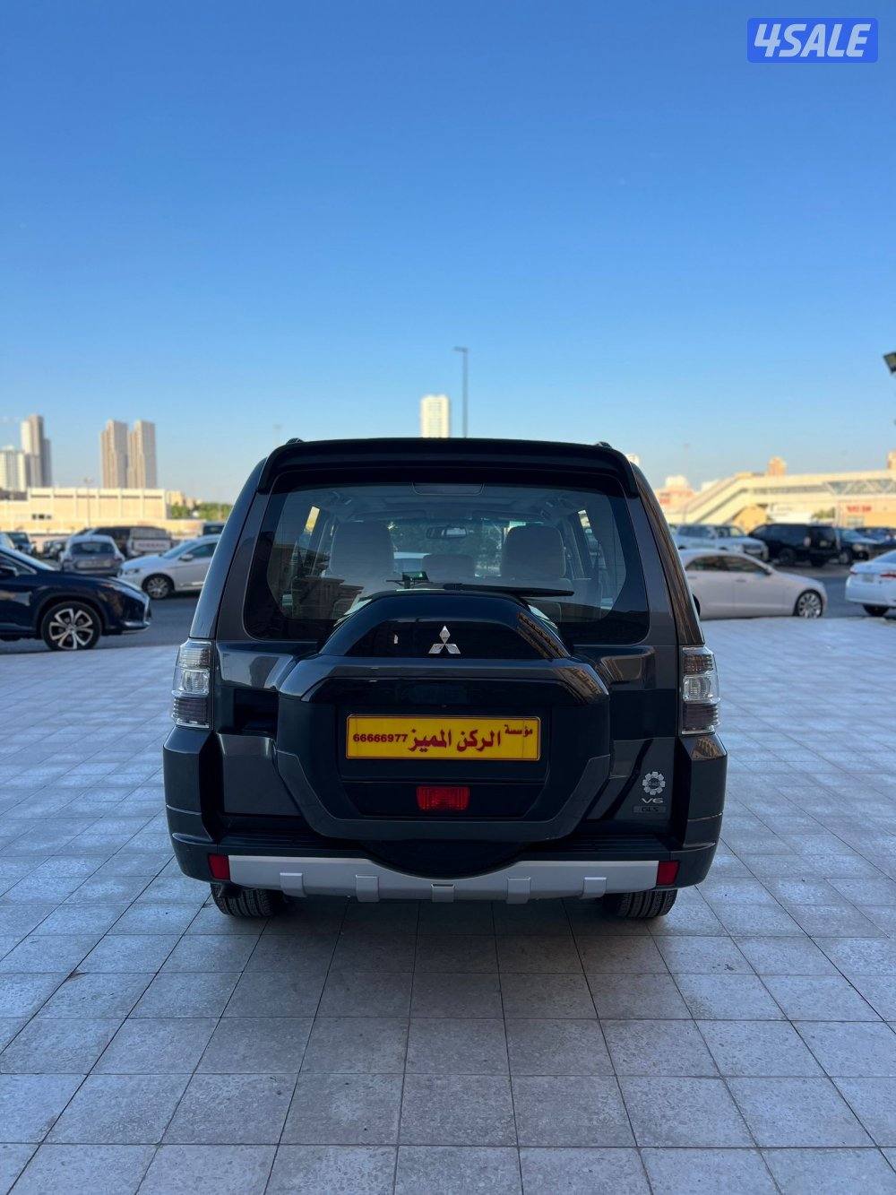 باجيرو 2015 ماشي 150 الف بحالة الوكاله صبغ الوكاله شرط الفحص6