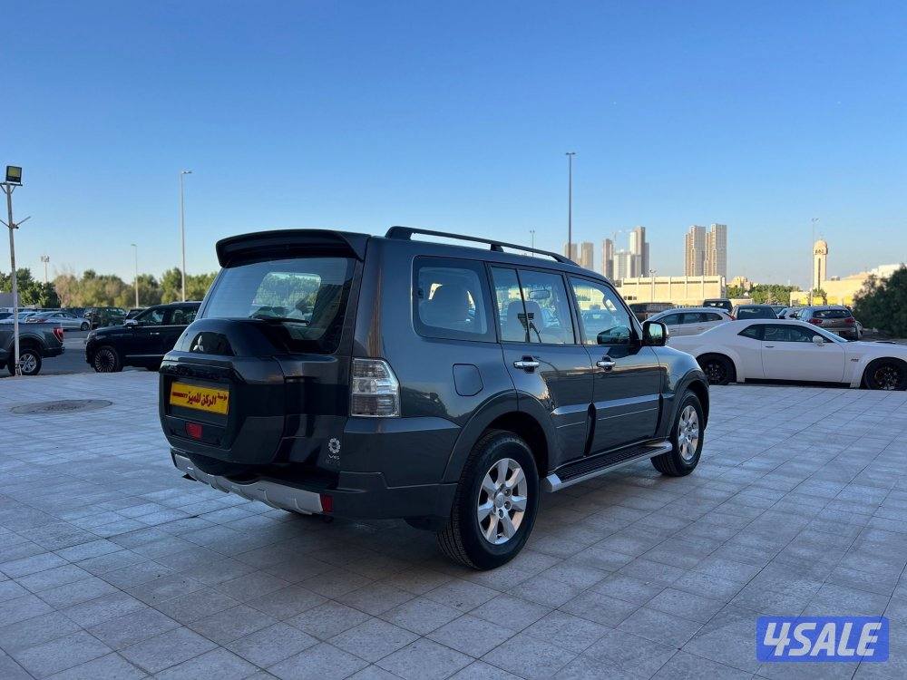 باجيرو 2015 ماشي 150 الف بحالة الوكاله صبغ الوكاله شرط الفحص5