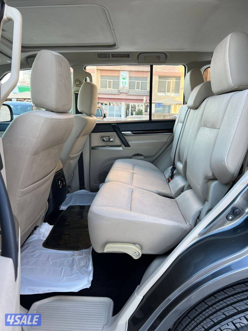 باجيرو 2015 ماشي 150 الف بحالة الوكاله صبغ الوكاله شرط الفحص8