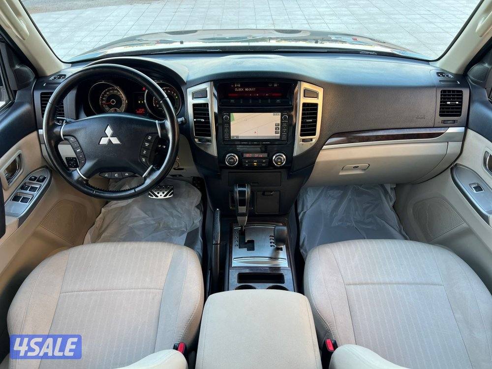 باجيرو 2015 ماشي 150 الف بحالة الوكاله صبغ الوكاله شرط الفحص9