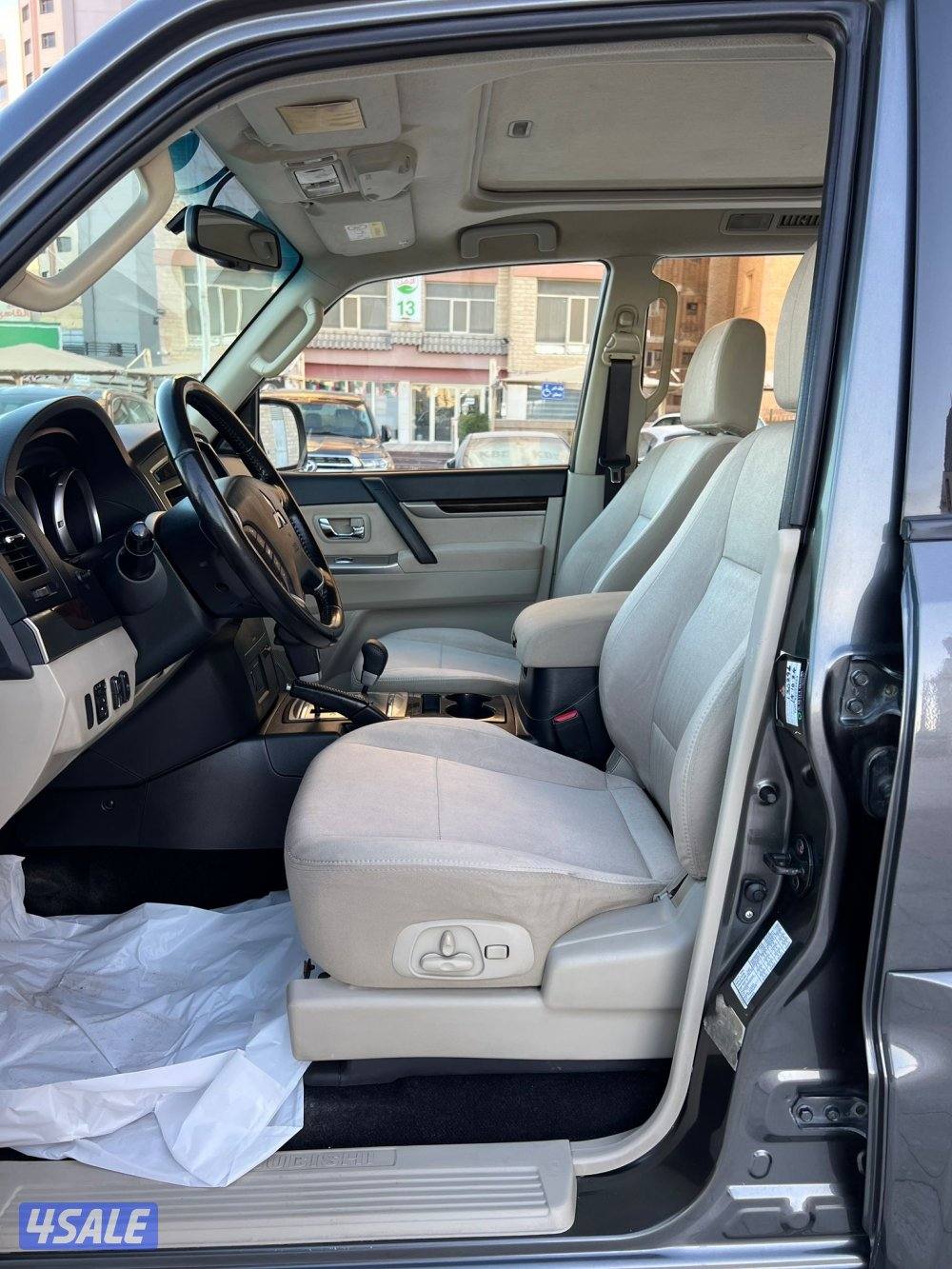 باجيرو 2015 ماشي 150 الف بحالة الوكاله صبغ الوكاله شرط الفحص11