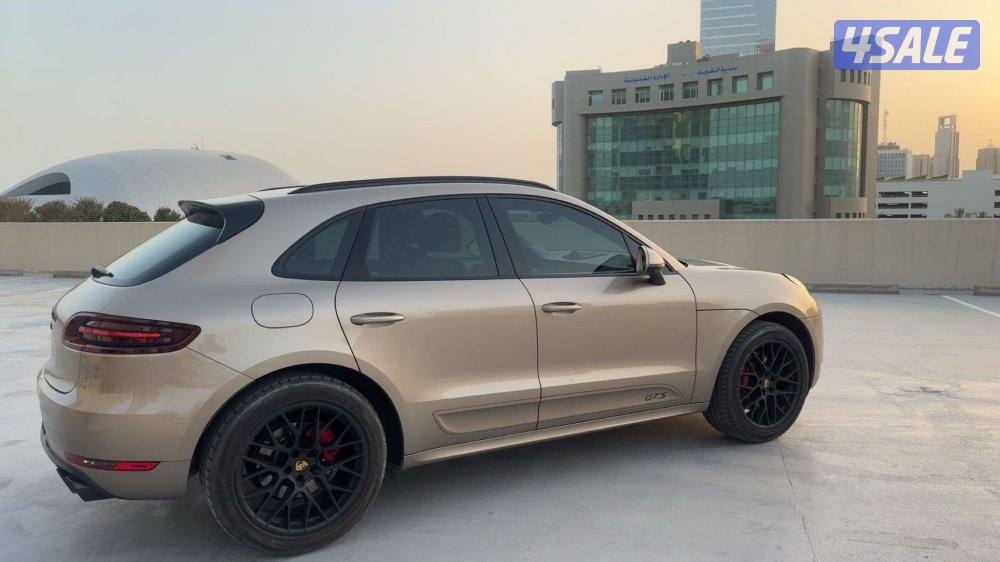 porche macan GTS2