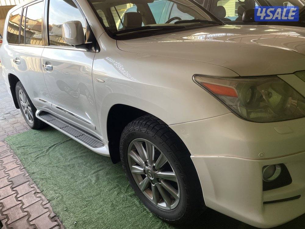 للبيع جيب لكزس موديل ٢٠١١ الدرجه الاوله صبغ الوكاله شرط الفحص1