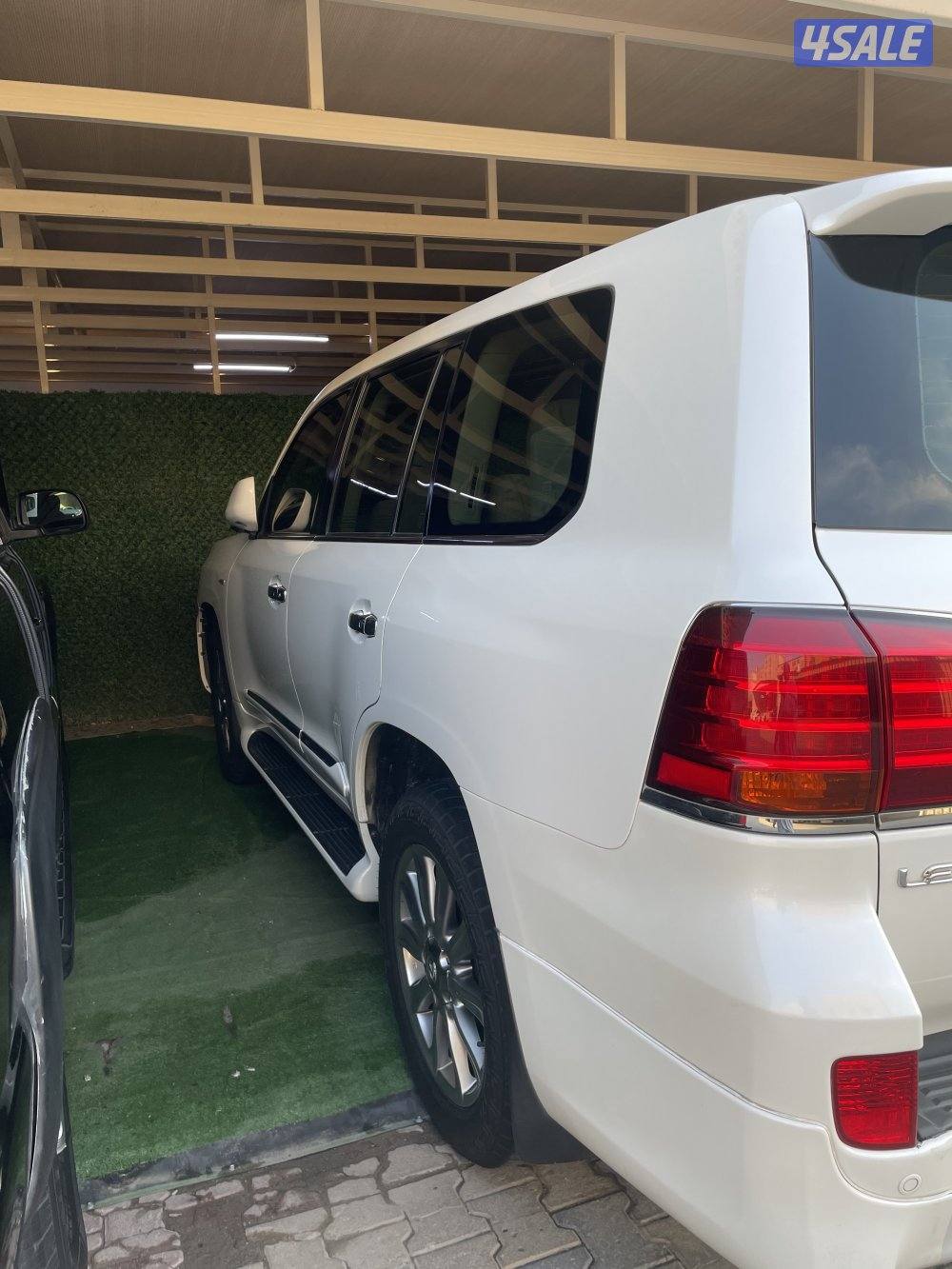 للبيع جيب لكزس موديل ٢٠١١ الدرجه الاوله صبغ الوكاله شرط الفحص2