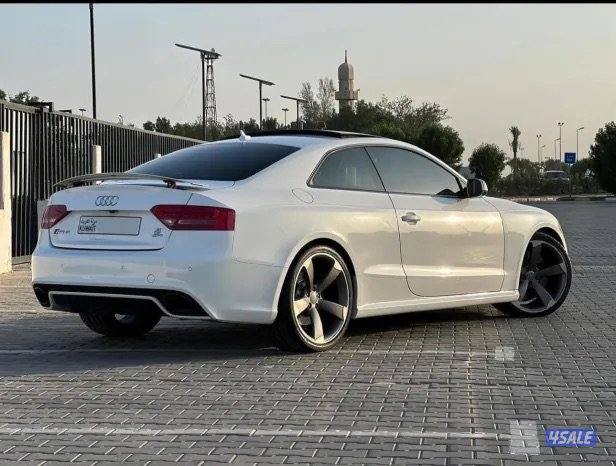 بحالة الوكالة Audi RS5 V8 20114