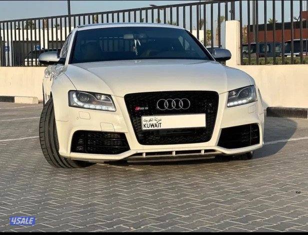 بحالة الوكالة Audi RS5 V8 20115