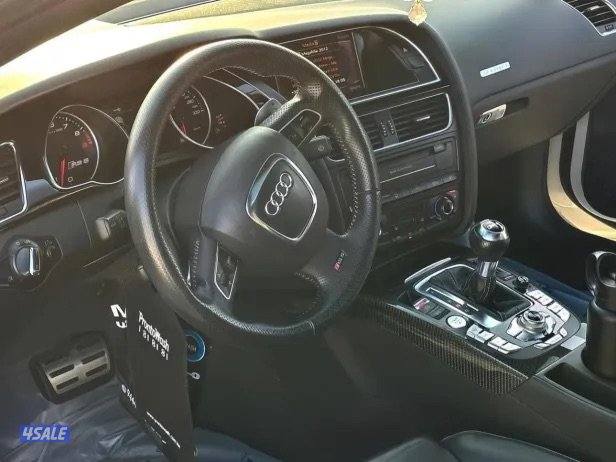 بحالة الوكالة Audi RS5 V8 20116