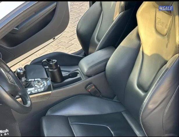 بحالة الوكالة Audi RS5 V8 20117