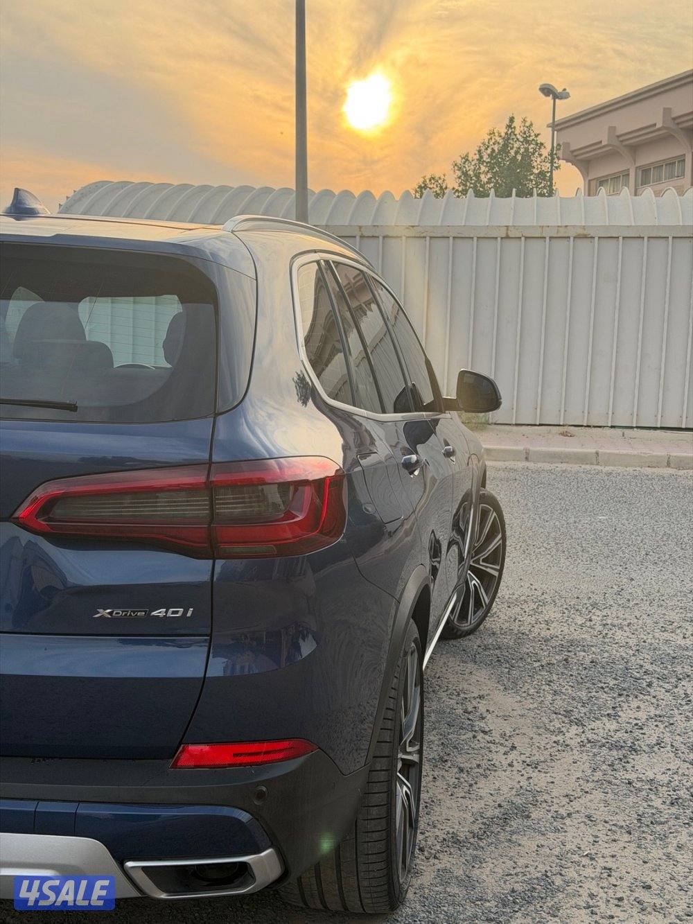 بي ام X52