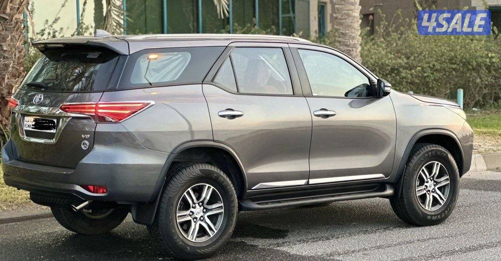 للبيع فورتنر 2023 6 سلندر4