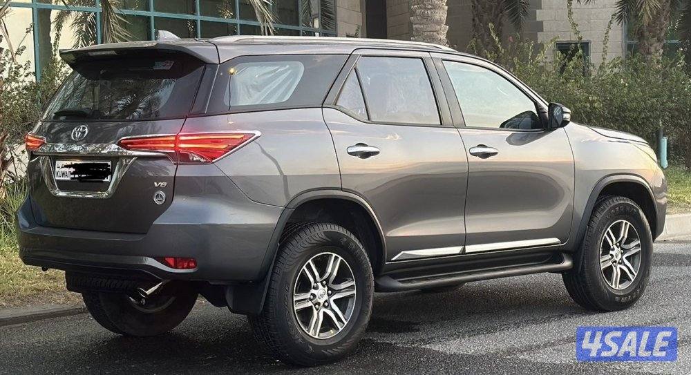 للبيع فورتنر 2023 6 سلندر6