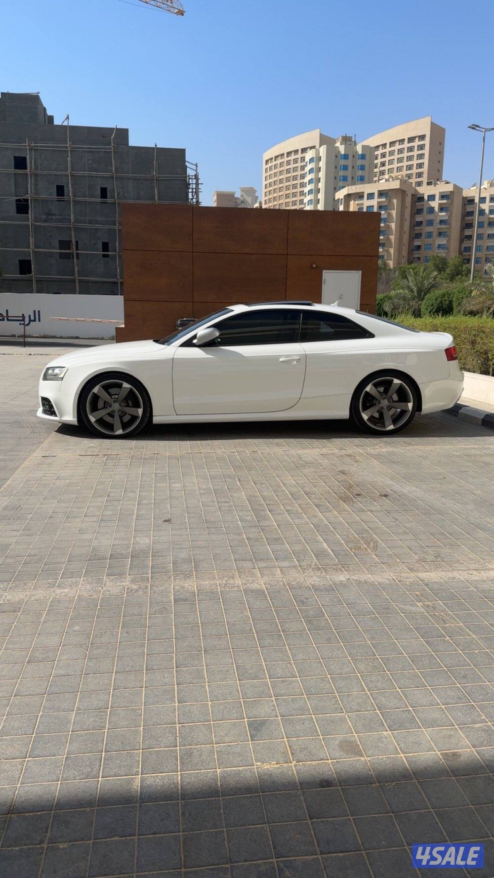 بحالة الوكالة Audi RS5 V8 20111