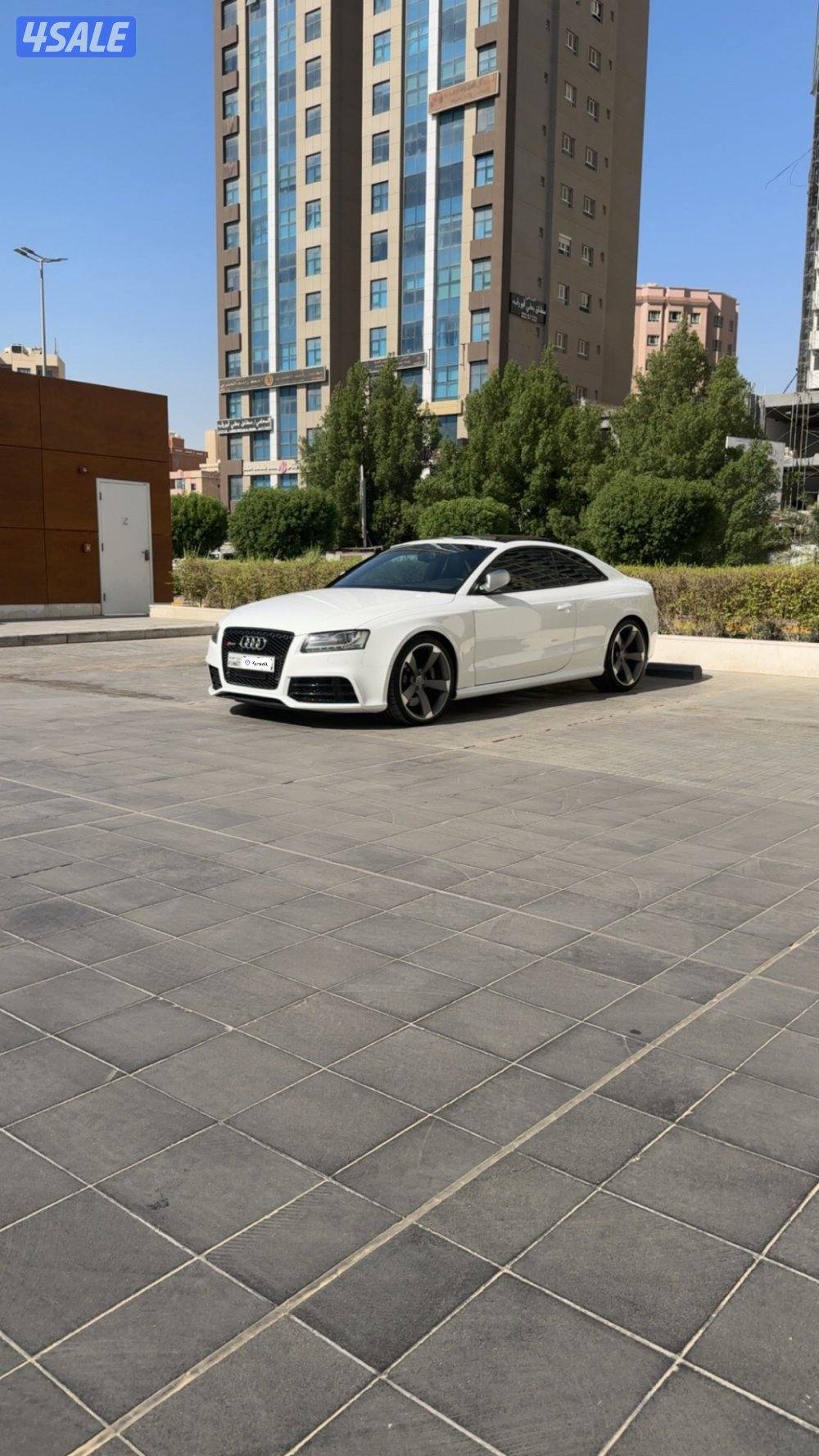 بحالة الوكالة Audi RS5 V8 20112