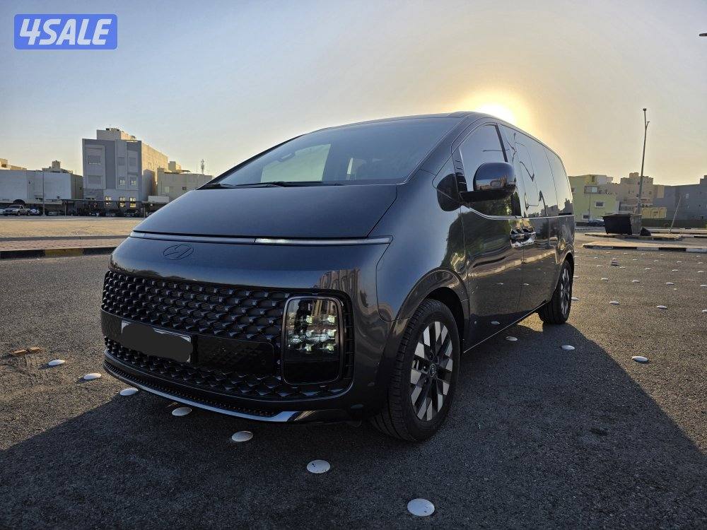 هيونداي ستاريا موديل 2025 الممشى 5515 كيلومتر
اللون رمادي داكن والداخل0