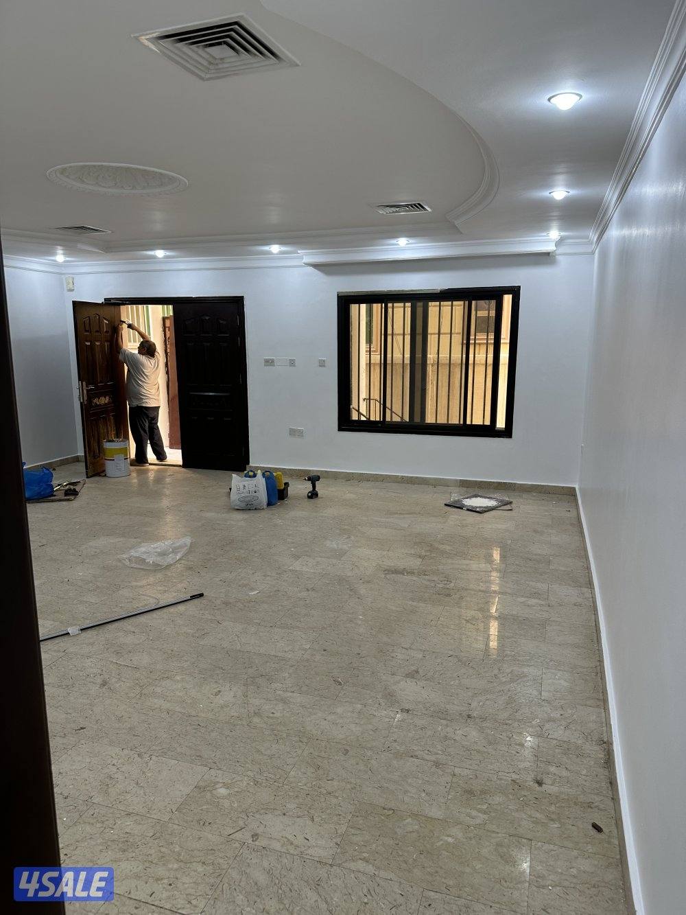 للإيجار دور ارضي بسلوئ مع حوش1
