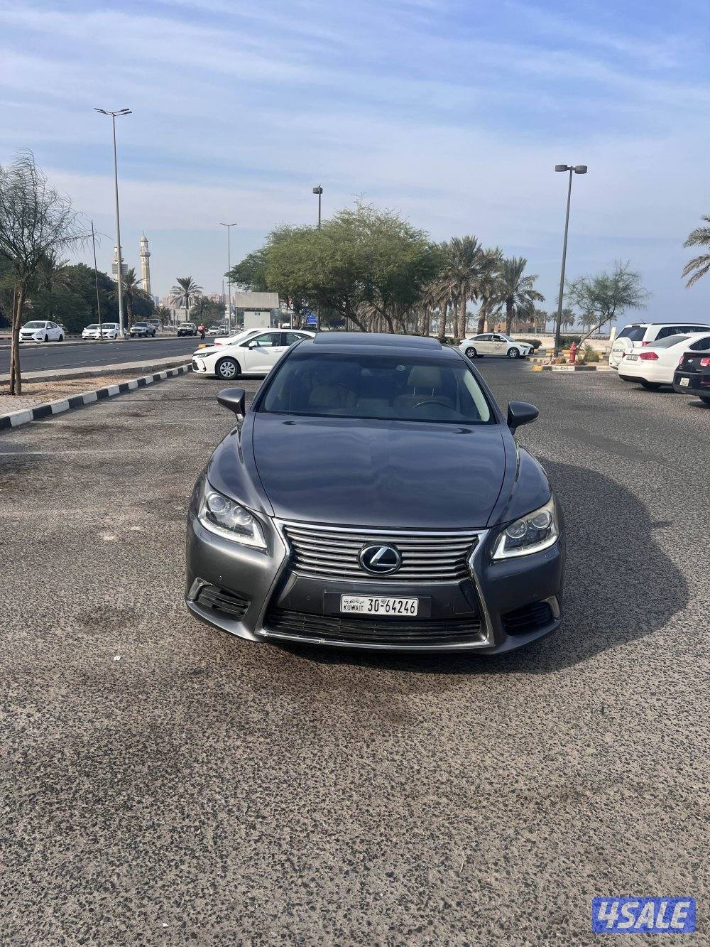 لكزس 460L موديل 2015 سيرفس منتظم بالوكالة3