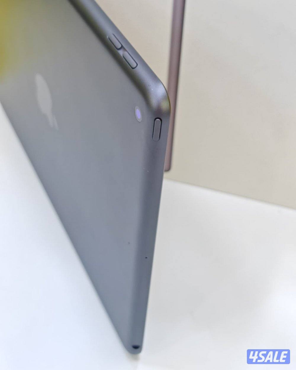 ايباد 128 جيجابايت رمادي iPad 7th Gen 128GB Gray Used like new3