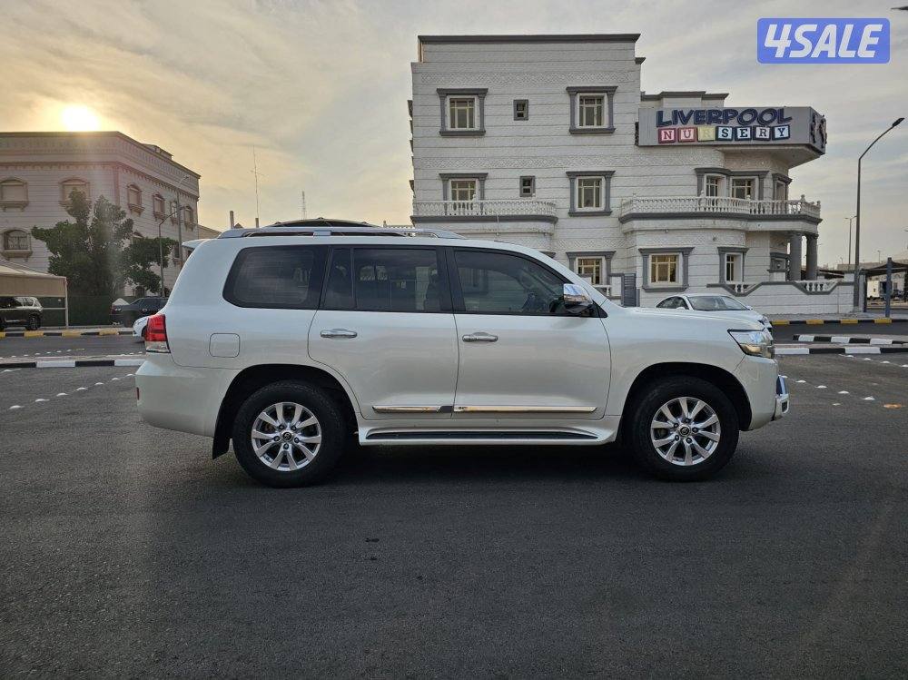 لاند كروز 2017 GXR نظيف الموتر ..3