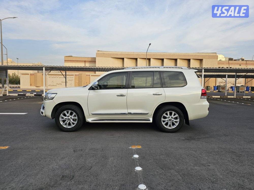 لاند كروز 2017 GXR نظيف الموتر ..7