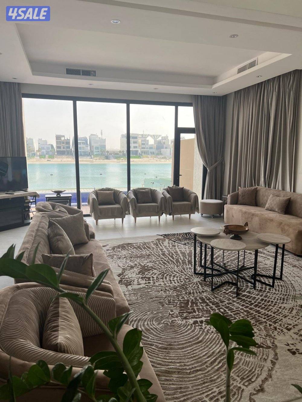 شاليه مع حديقة مميزة VIP علي الخور مباشرة0