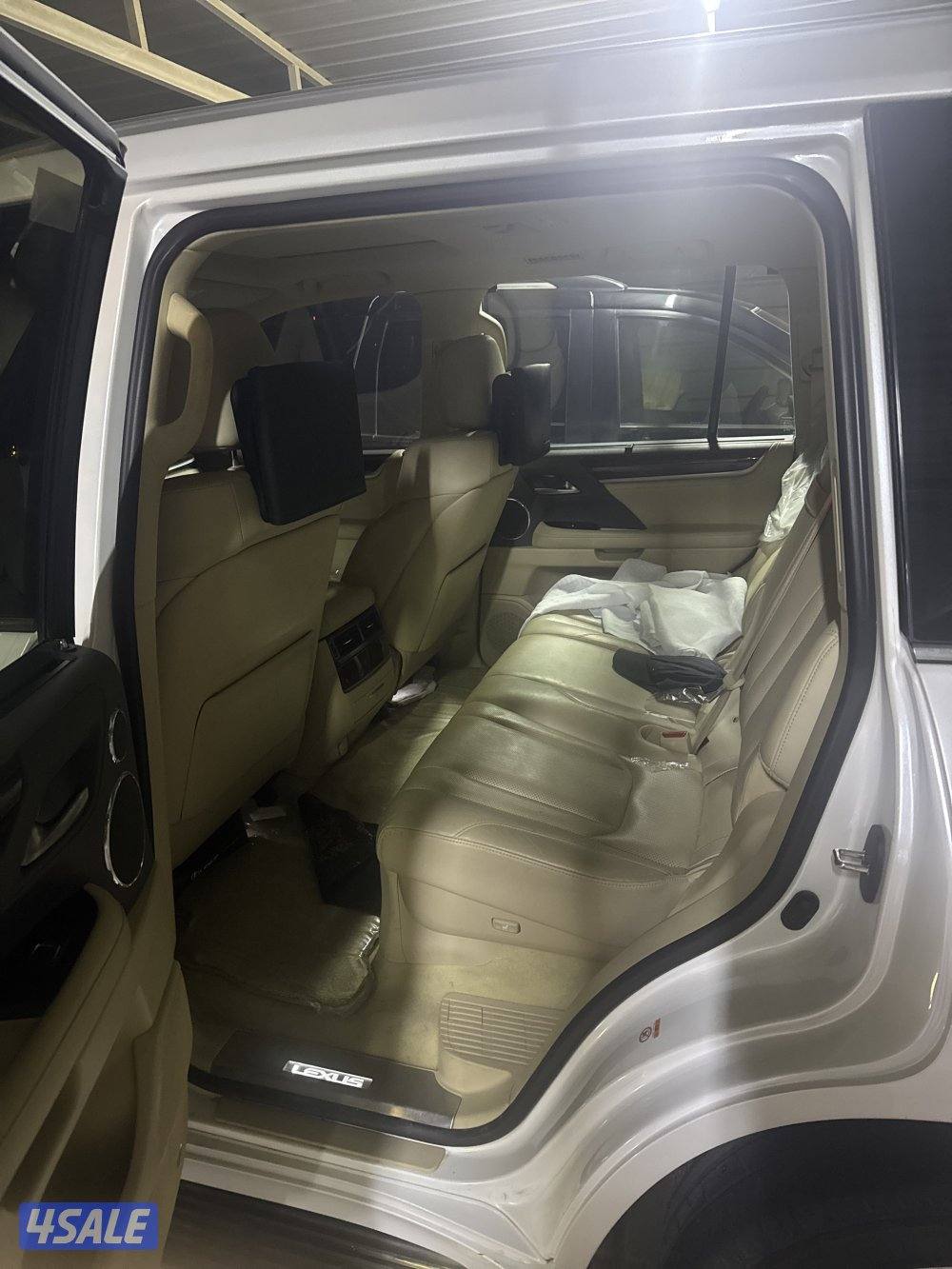 جيب لكزز الساير ابيض داخل بيج الدرجه الاوله صبغ وكاله سيرفس منتظم1