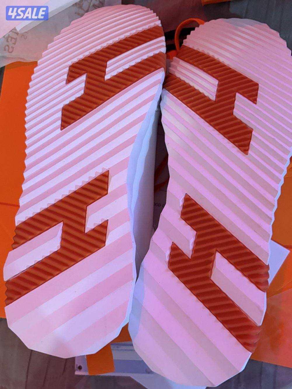 هرمس طبق الأصل مقاس 431