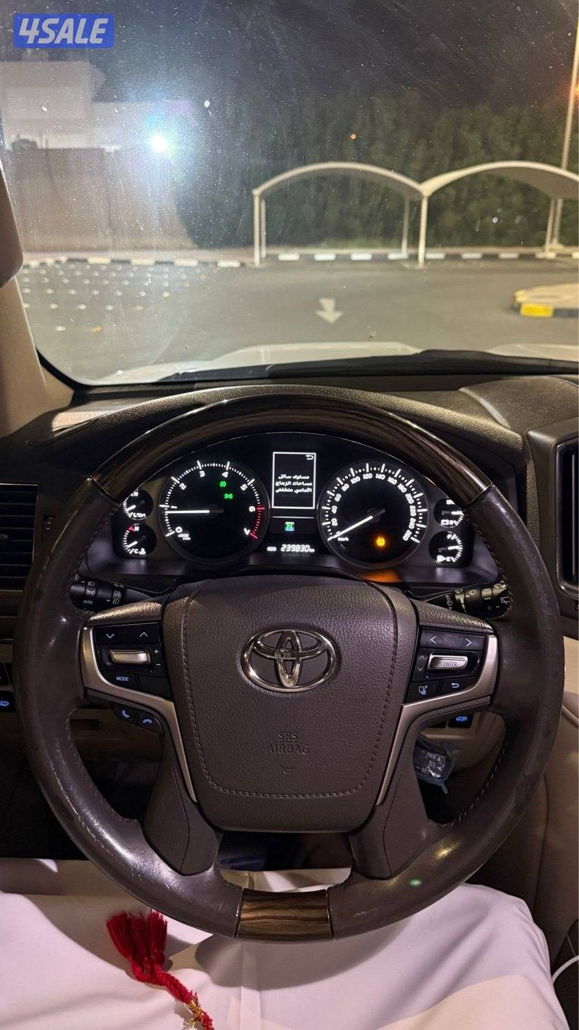 للبيع لاندكروزر VXR 20195