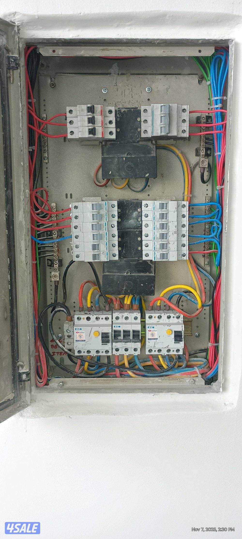 كهربائى لجميع أعمال الكهرباء 

if you need call me all area0