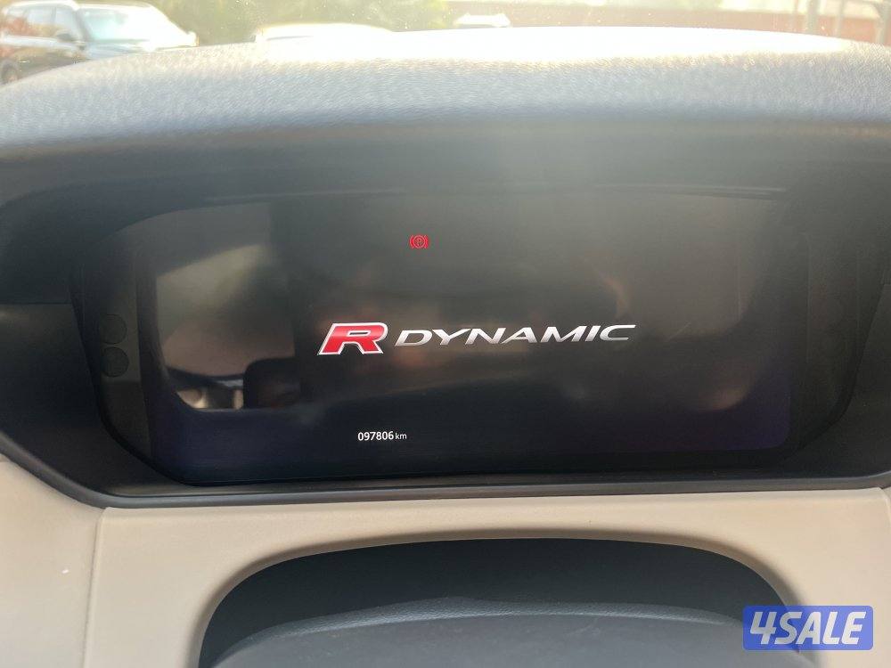 لاندروفر فيلار موديل ٢٠١٨ اعلى مواصفات R-Dynamic ، ماشي ٩٧ الف8