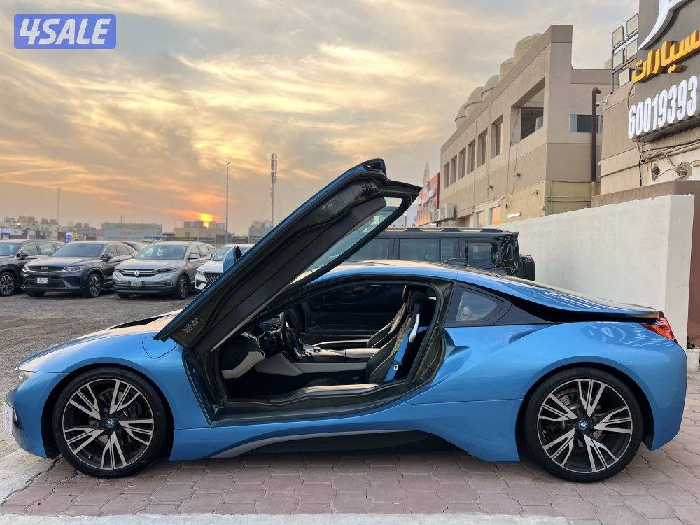 للبيع بى ام دبليو i8 2015 عداد 74 آلف وراد الغانم3