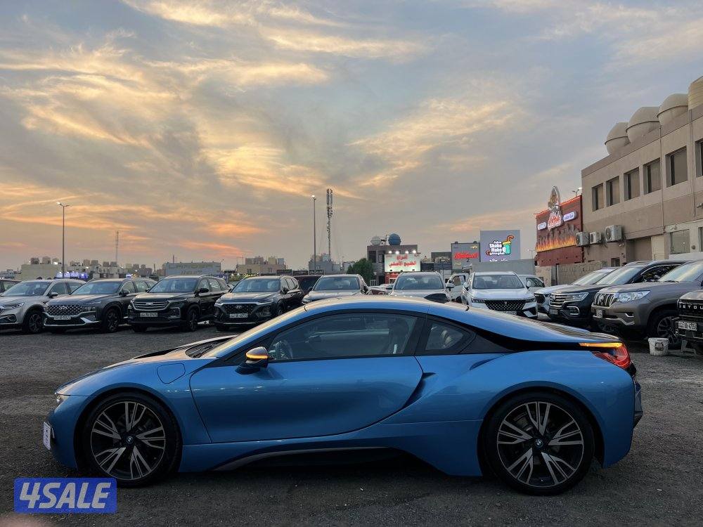 للبيع بى ام دبليو i8 2015 عداد 74 آلف وراد الغانم4