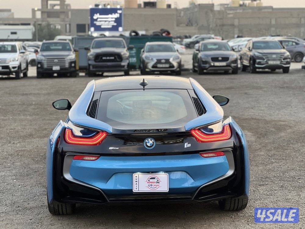 للبيع بى ام دبليو i8 2015 عداد 74 آلف وراد الغانم8