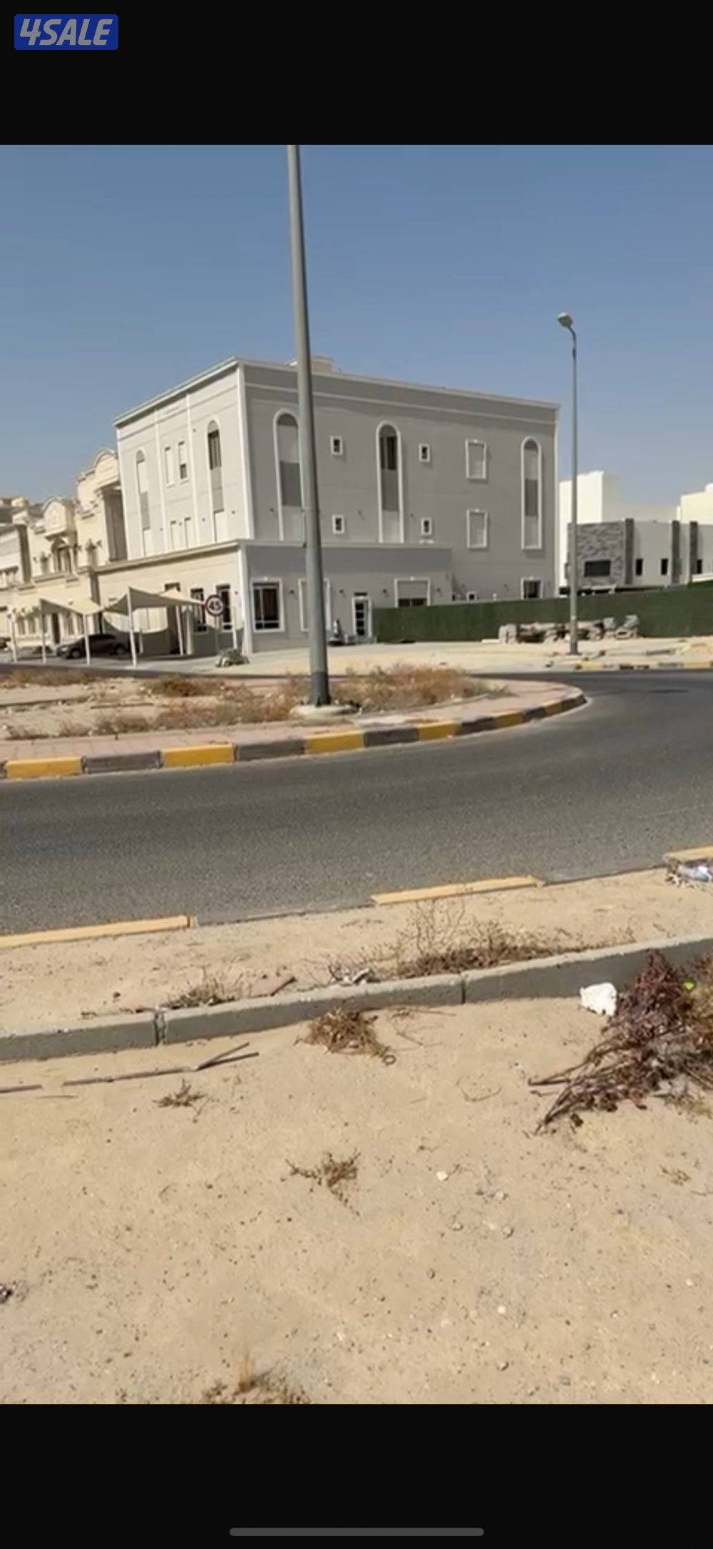 4غرف وحده منهم ماستر بلكونا وغرفة الخادمة الشمس سخان وتكييف المركزي0